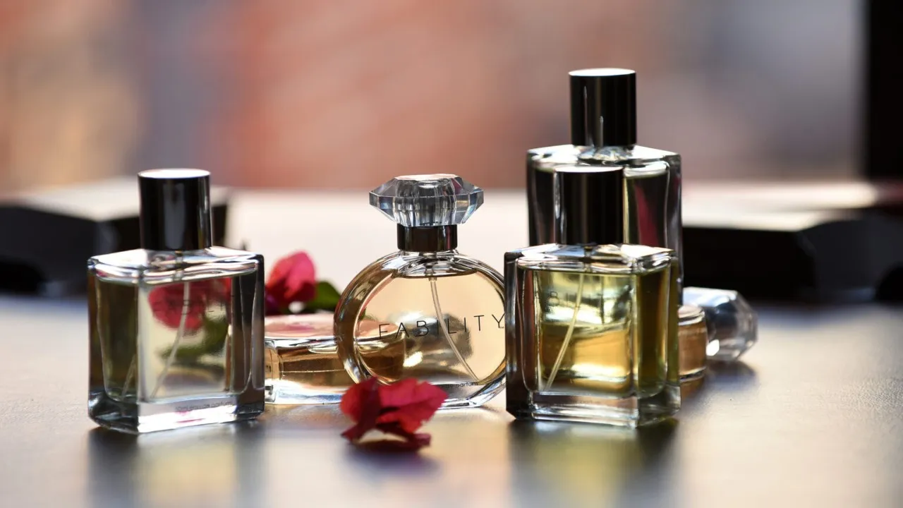 چه عطری برای کجا؟ معرفی بهترین عطرها برای موقعیت‌های مختلف