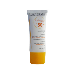 كرم ضد آفتاب بي رنگ صورت  بيودرما SPF 50 مدل فتودرم محافظ در برابر اشعه UVA مناسب براي انواع پوست حجم 30 ميلي ليتر