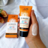 کرم ضد آفتاب بدون رنگ نایس فرش SPF 60 مدل ویتامین C مناسب انواع پوست حجم 60 میلی‌لیتر